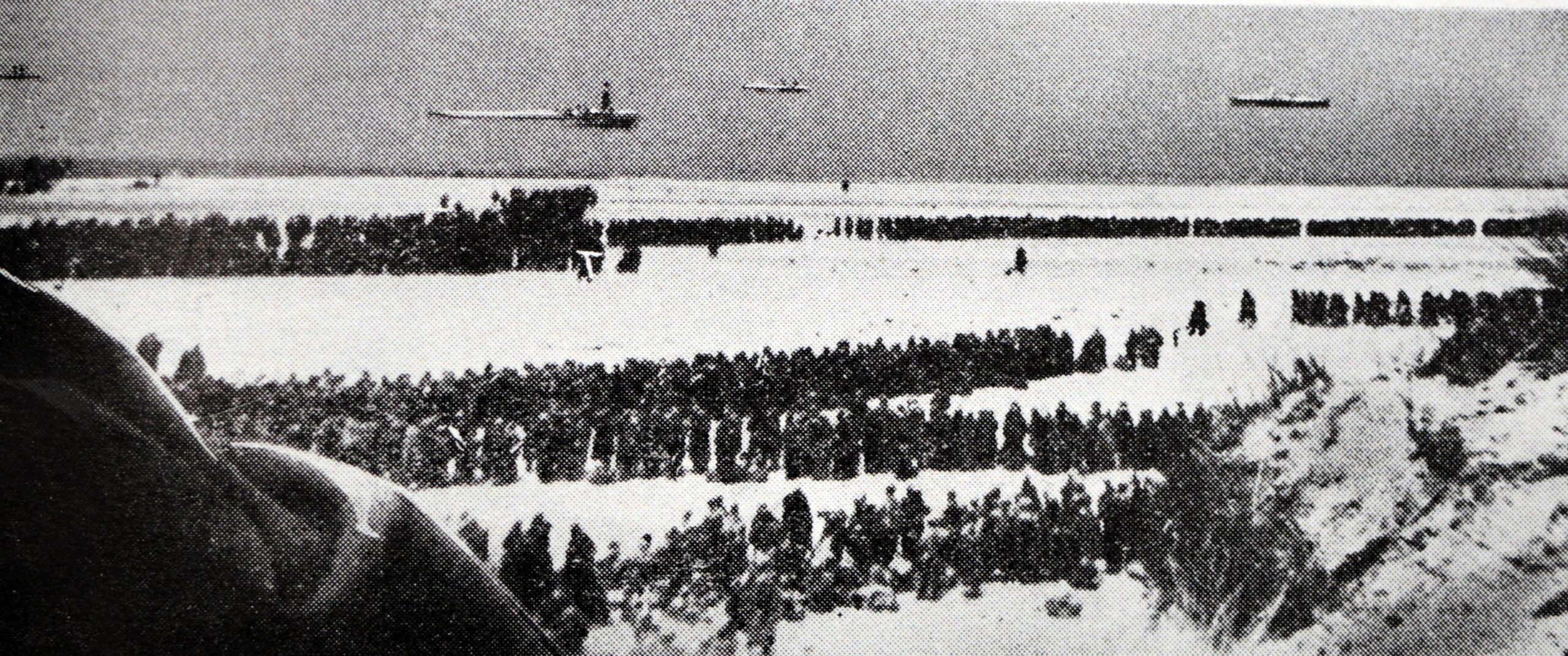 Dunkirk beach evacuation, 1940.  Alamy Stock Photo.