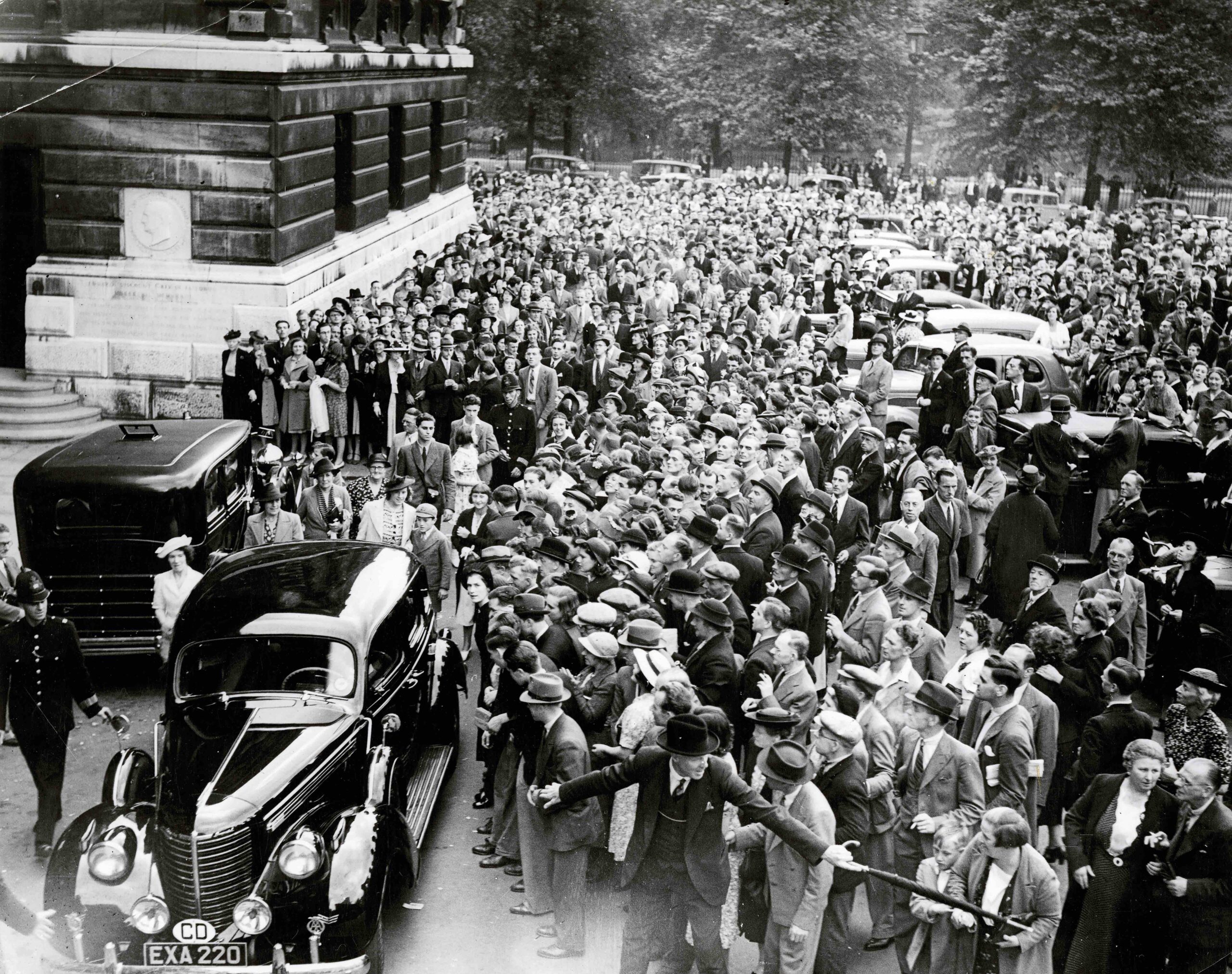 Crowds at the U.S. Embassy in London seeking passage to the United States Copyright Planet News, courtesy of Topfoto and the John F. Kennedy Library